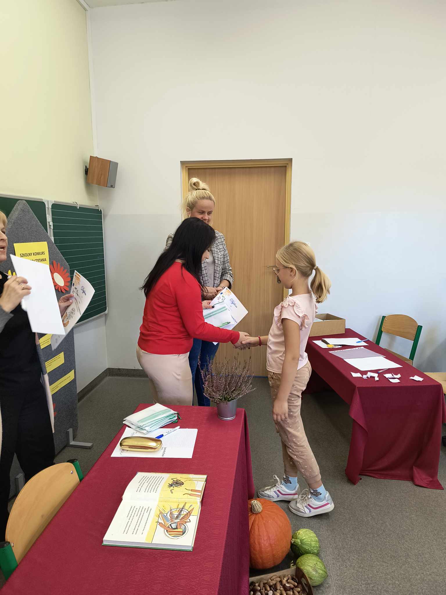 Biblioteka 2024 - Szkolny Konkurs Piknego Czytania Uczniw Klas Trzecich