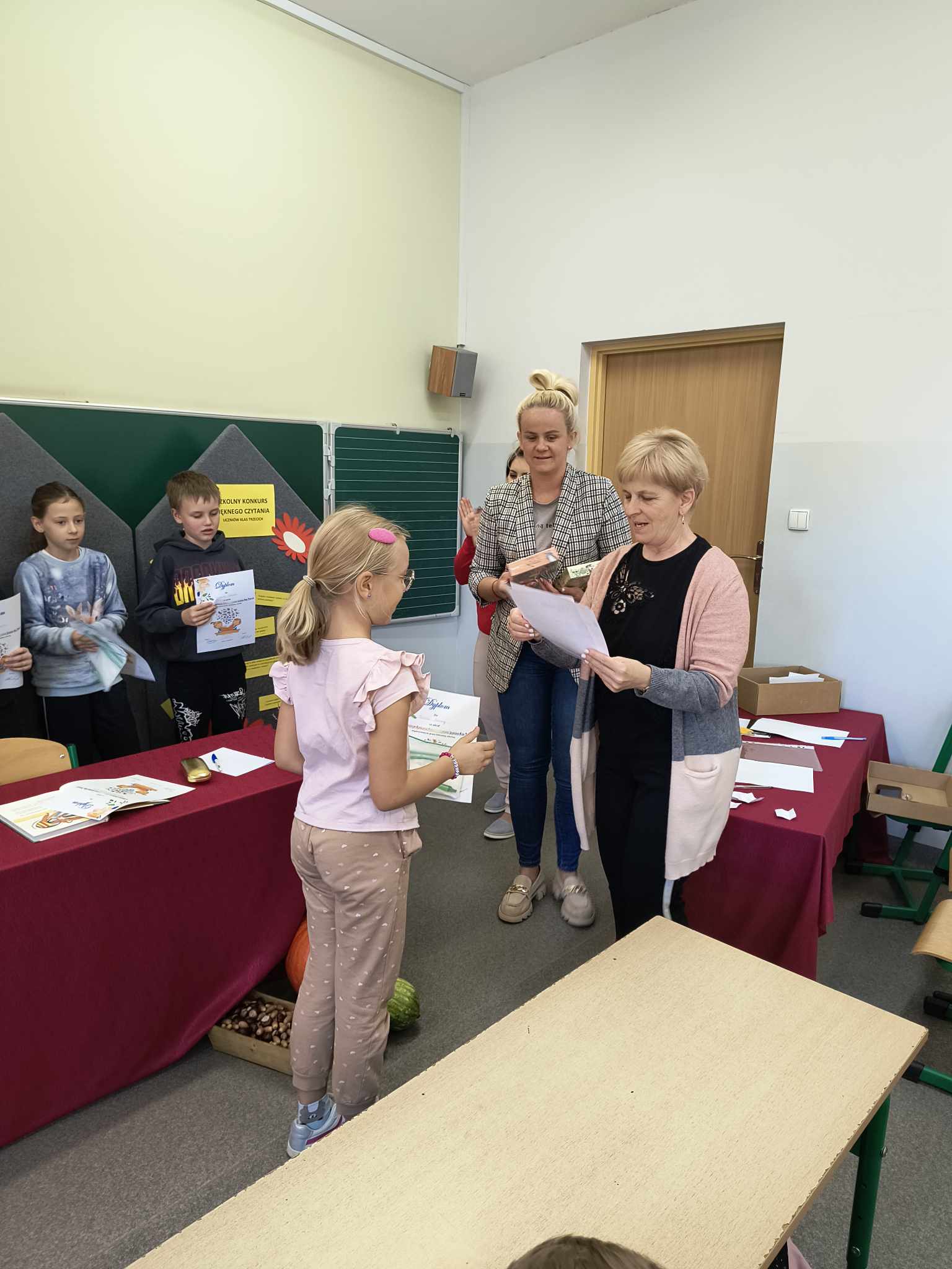 Biblioteka 2024 - Szkolny Konkurs Piknego Czytania Uczniw Klas Trzecich