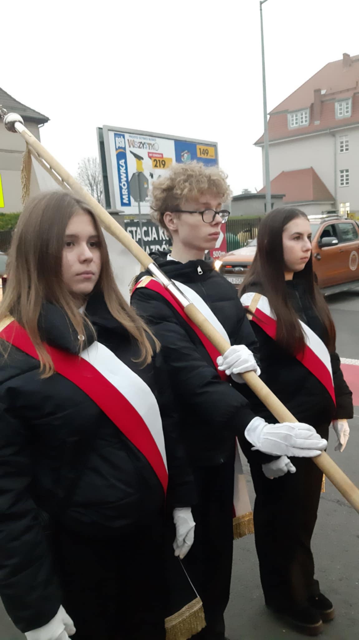 Poczet sztandarowy na mszy witej i capsztyku z okazji Narodowego wita Niepodlegoci