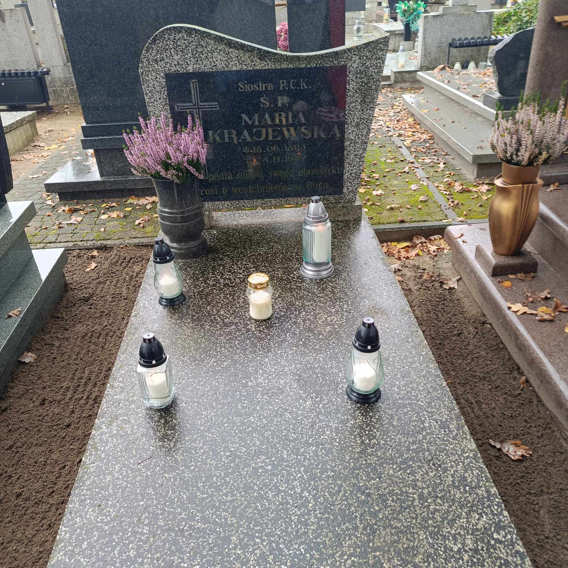 Dziaalno Szkolnego Koa PCK 2023 - wyjazd na cmentarz