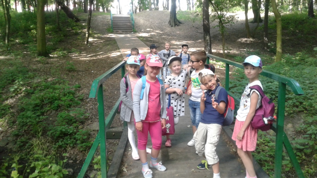 Wycieczka uczniw klasy pierwszej do Parku