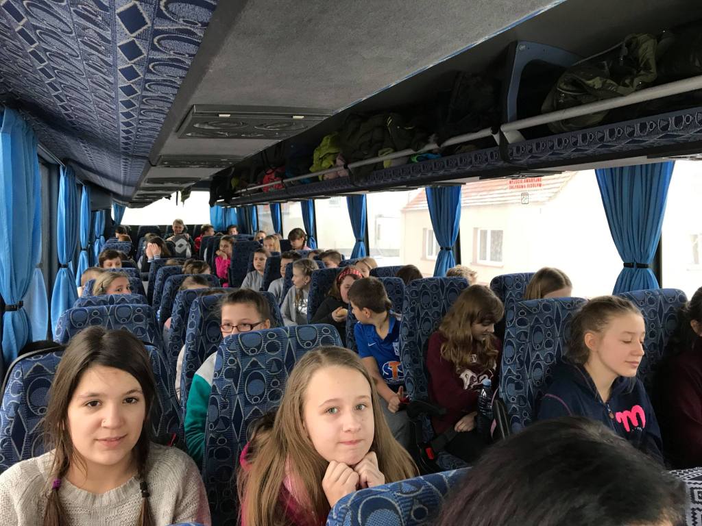 Wycieczka uczniw klasy V i VI na lodowisko i do kina do Poznania 2018