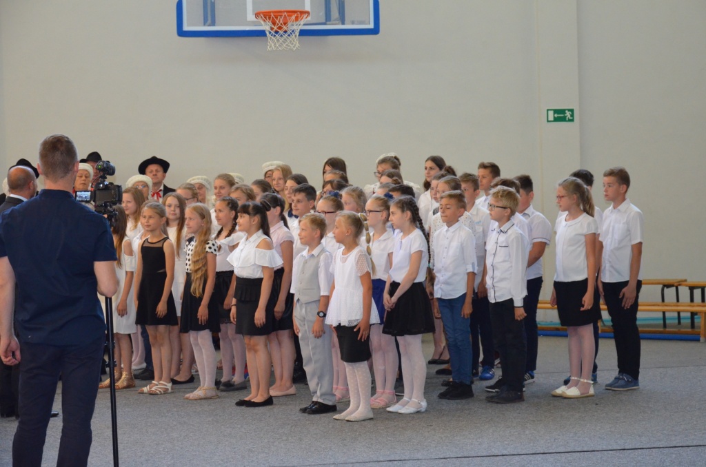 Uroczysto 800-lecia Ciwicy, 185-lecia szkoy oraz nadanie Szkole Podstawowej nr 3 w Jarocinie imienia ks. Jana Twardowskiego