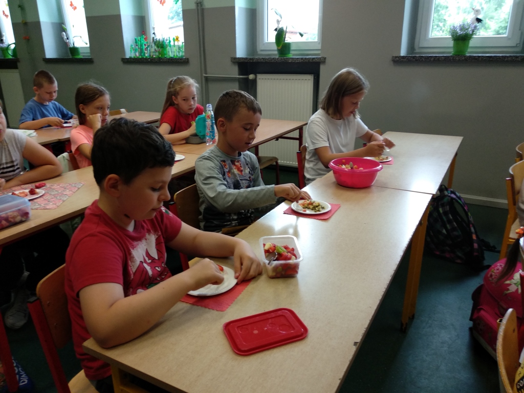 Owoce i warzywa w szkole 2018 - saatki w klasach trzecich