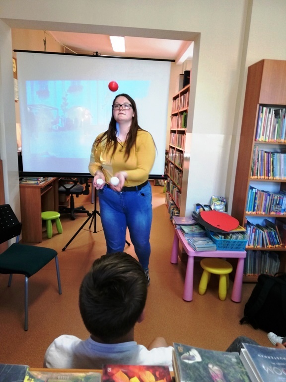 Akcja Pochwal si swoim hobby w bibliotece. Kuglarstwo i sztuka cyrkowa Julii Kociaskiej