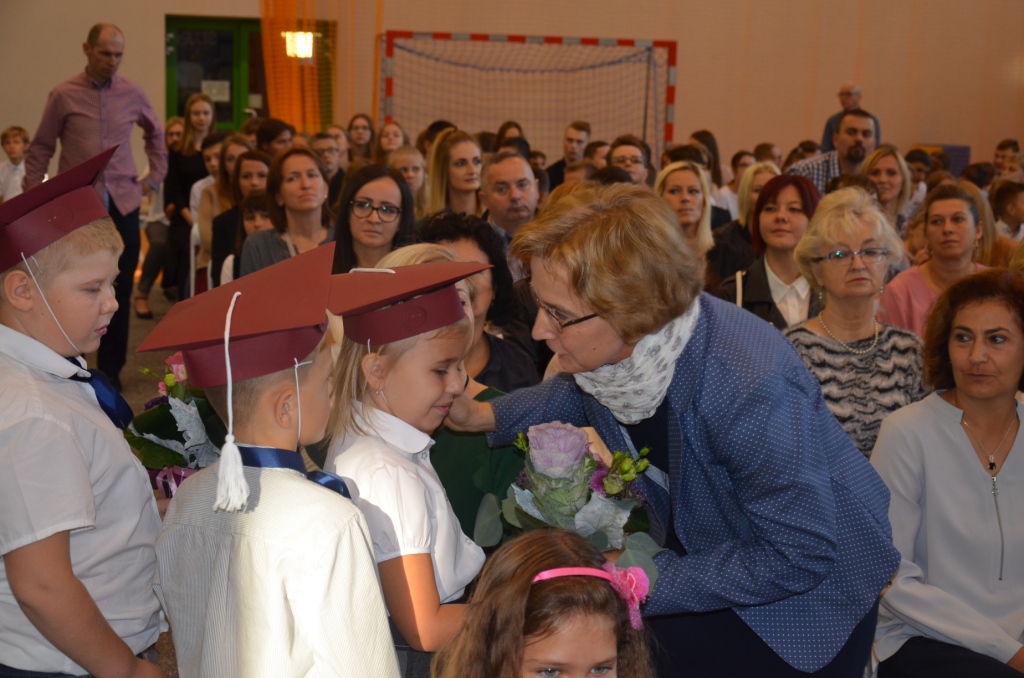 Akademia z okazji Dnia Edukacji Narodowej.lubowanie pierwszoklasistw 2018j