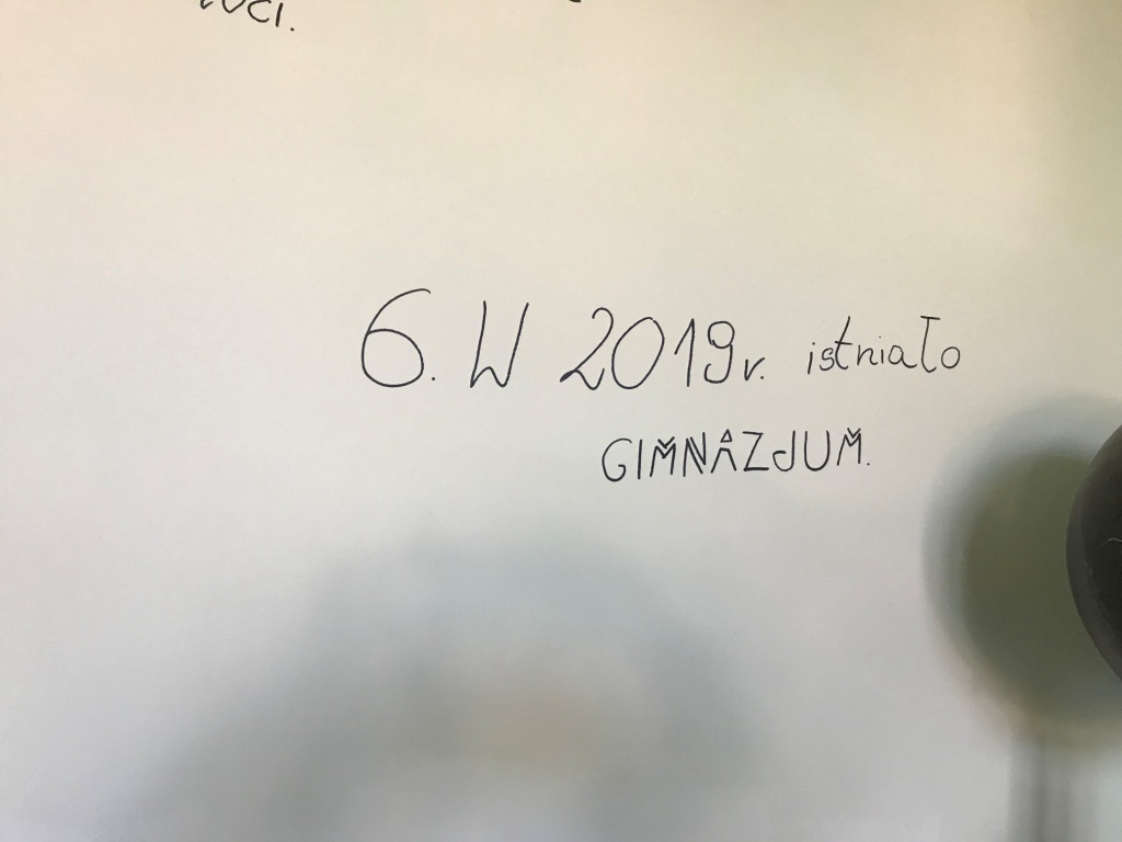 Graffiti na poegnanie gimnazjum