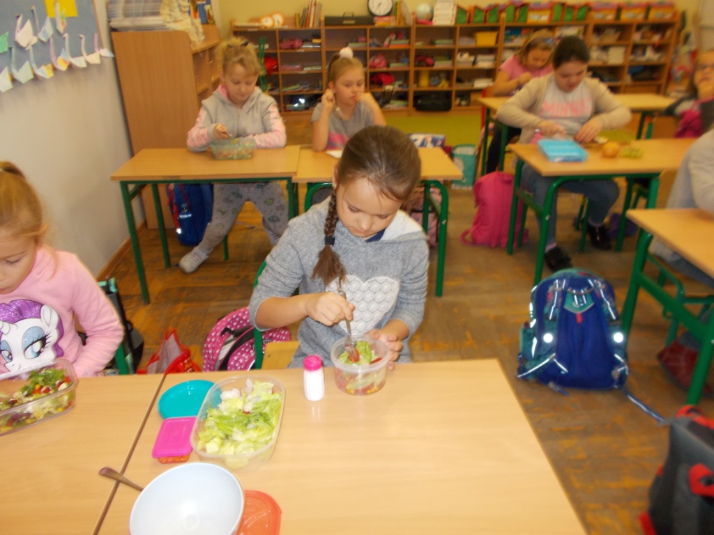 Smacznie i zdrowo na surowo - program Owoce i warzywa w szkole 2018
