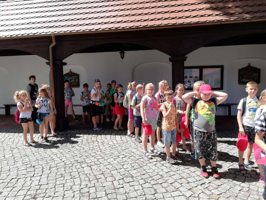 Wycieczka uczniw klas I - III do Parku Radoliskich i na Rynek w Jarocinie