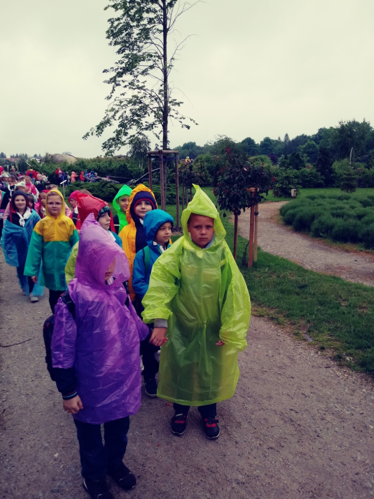 Wycieczka uczniw klas pierwszych do Stszewa do parku edukacyjno - rozrywkowego