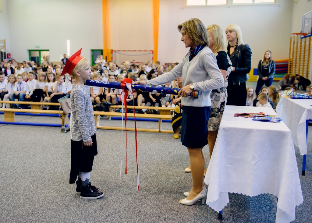 lubowanie pierwszoklasistw Akademia z okazji Dnia Edukacji Narodowej