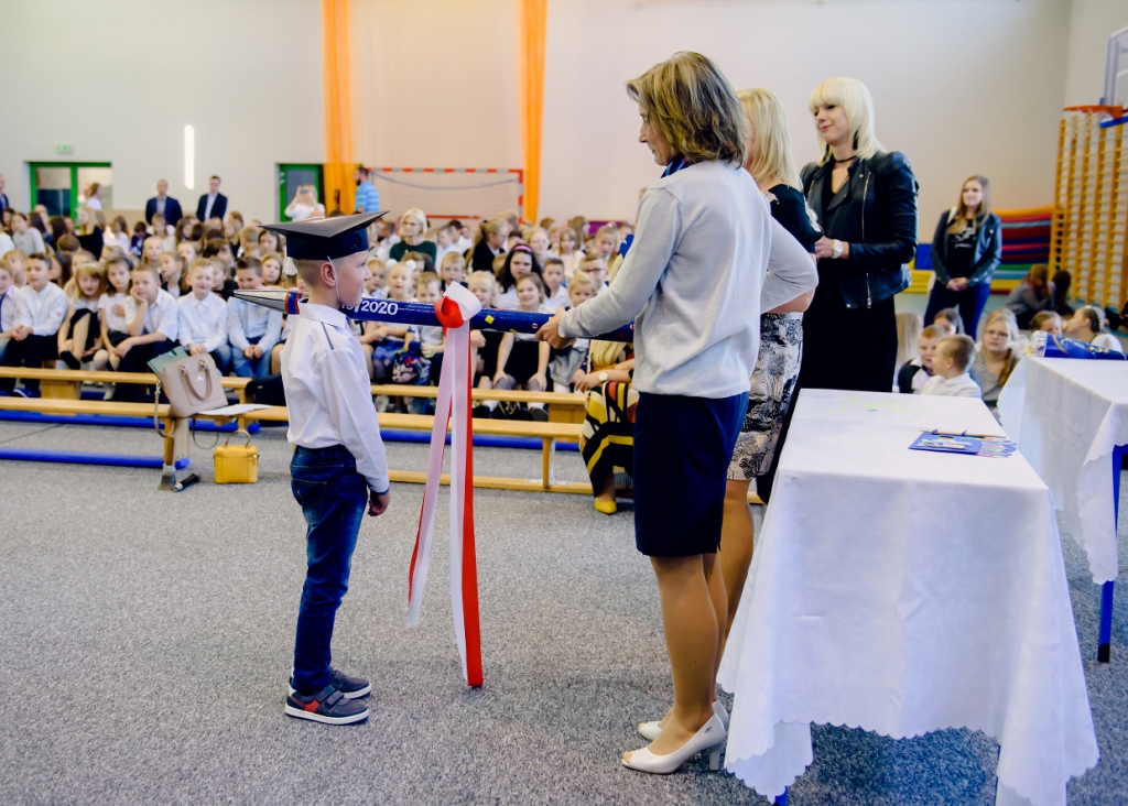 lubowanie pierwszoklasistw Akademia z okazji Dnia Edukacji Narodowej