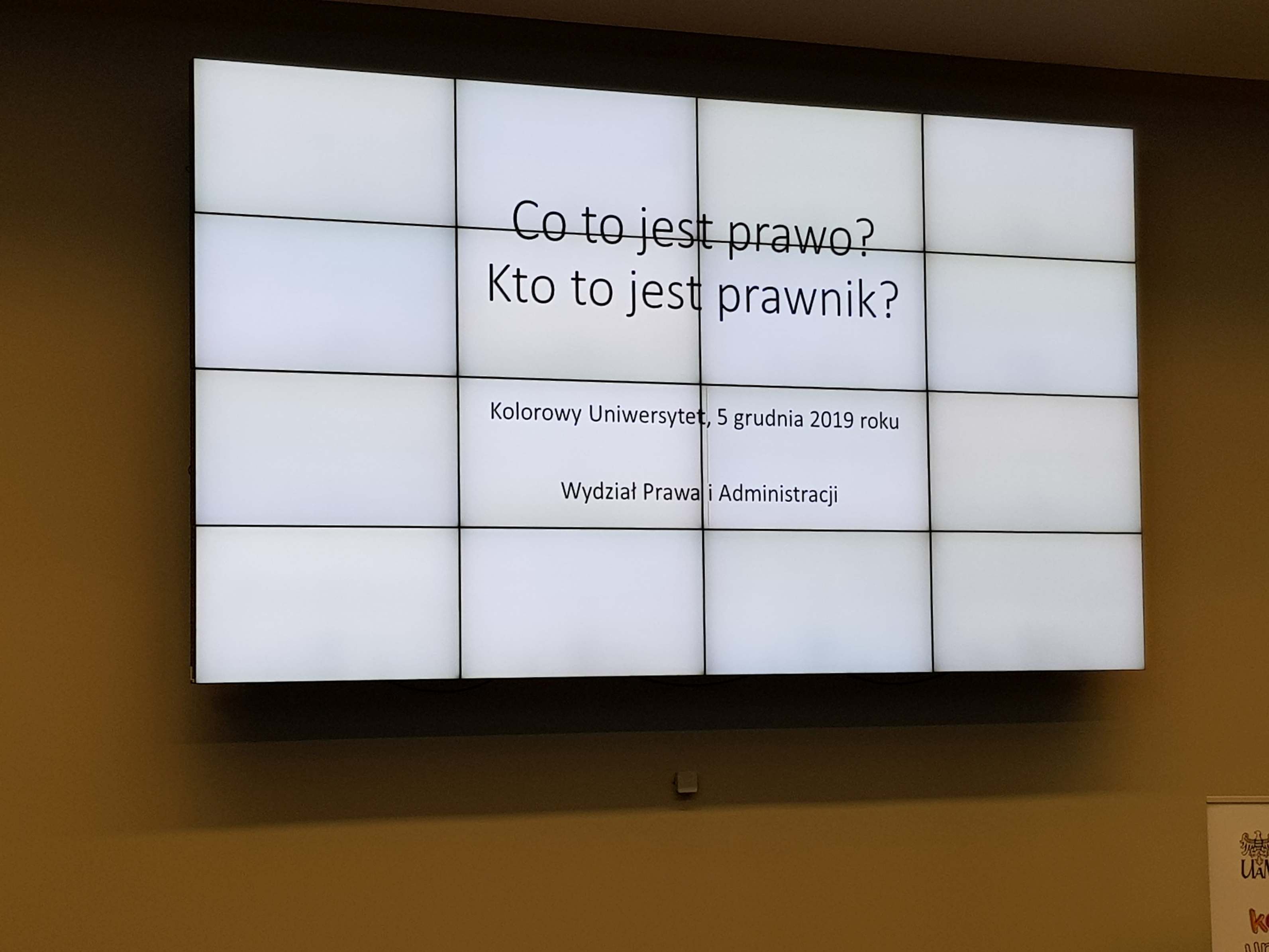 Studenci Kolorowego Uniwersytetu na Wydziale Prawa i Administracji