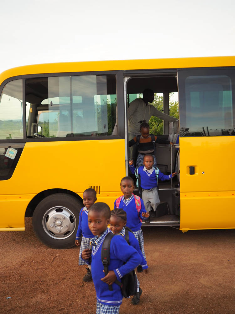 Jest autobus dla uczniw w Buturu - m. in. dziki akcjom Szkolnego Koa Caritas