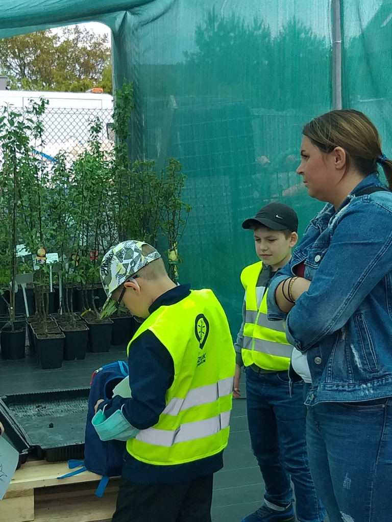 Wycieczka klas pierwszych do centrum ogrodniczego