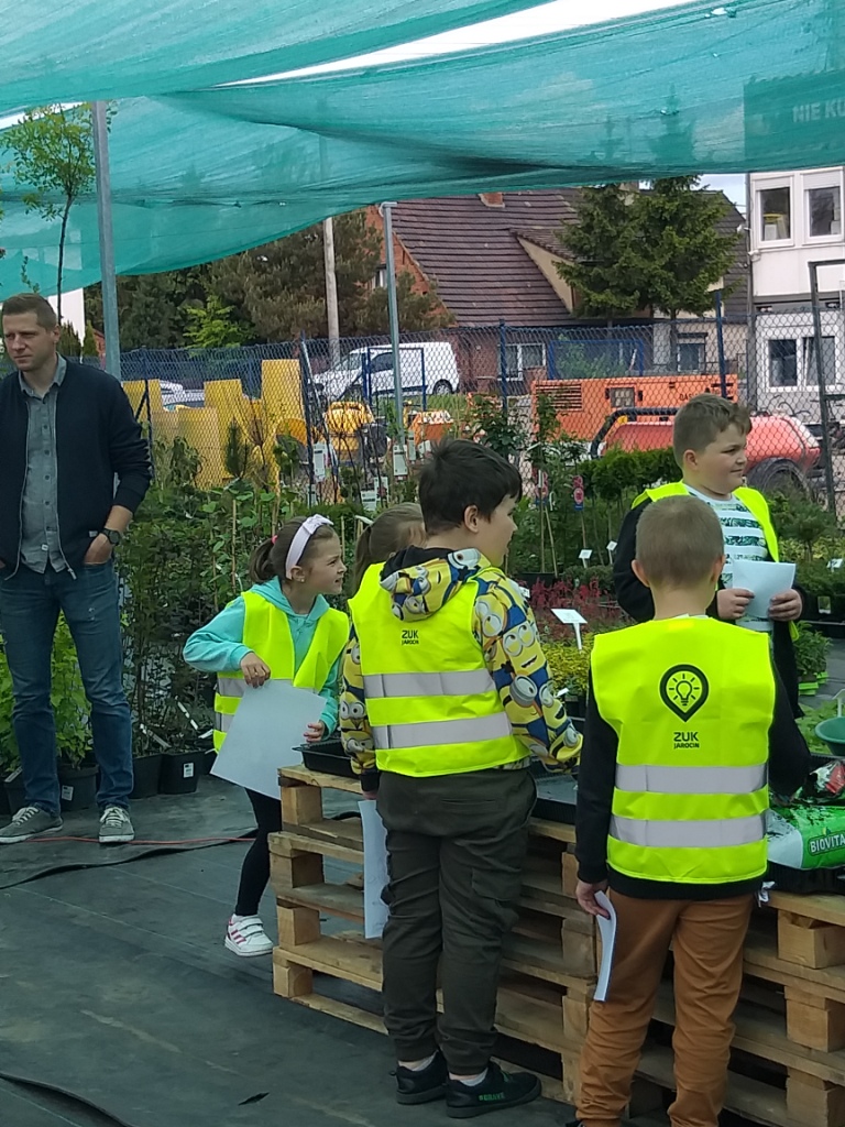 Wycieczka klas pierwszych do centrum ogrodniczego