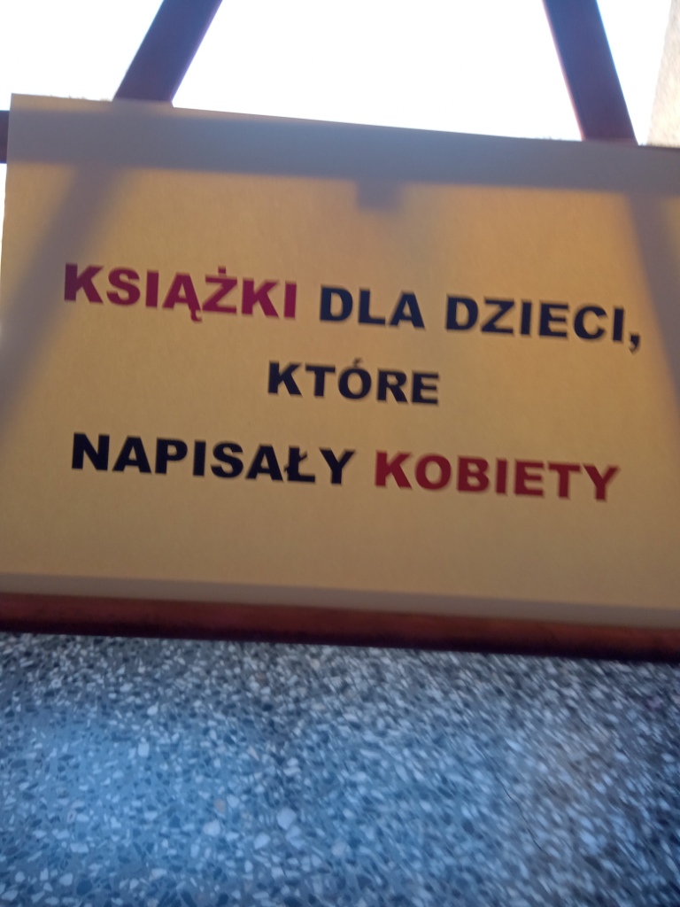 Akcja biblioteki szkolnej z okazji Dnia Kobiet