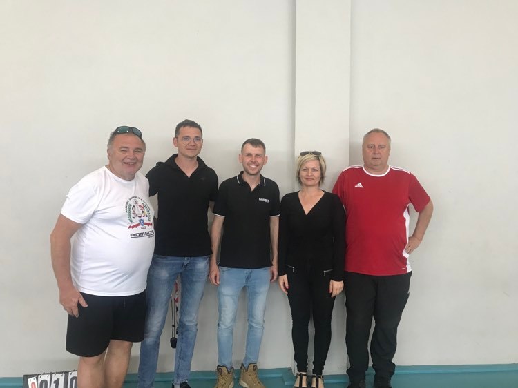 Unihokejowy sparing - gocie z Kotlina na zajciach SKS