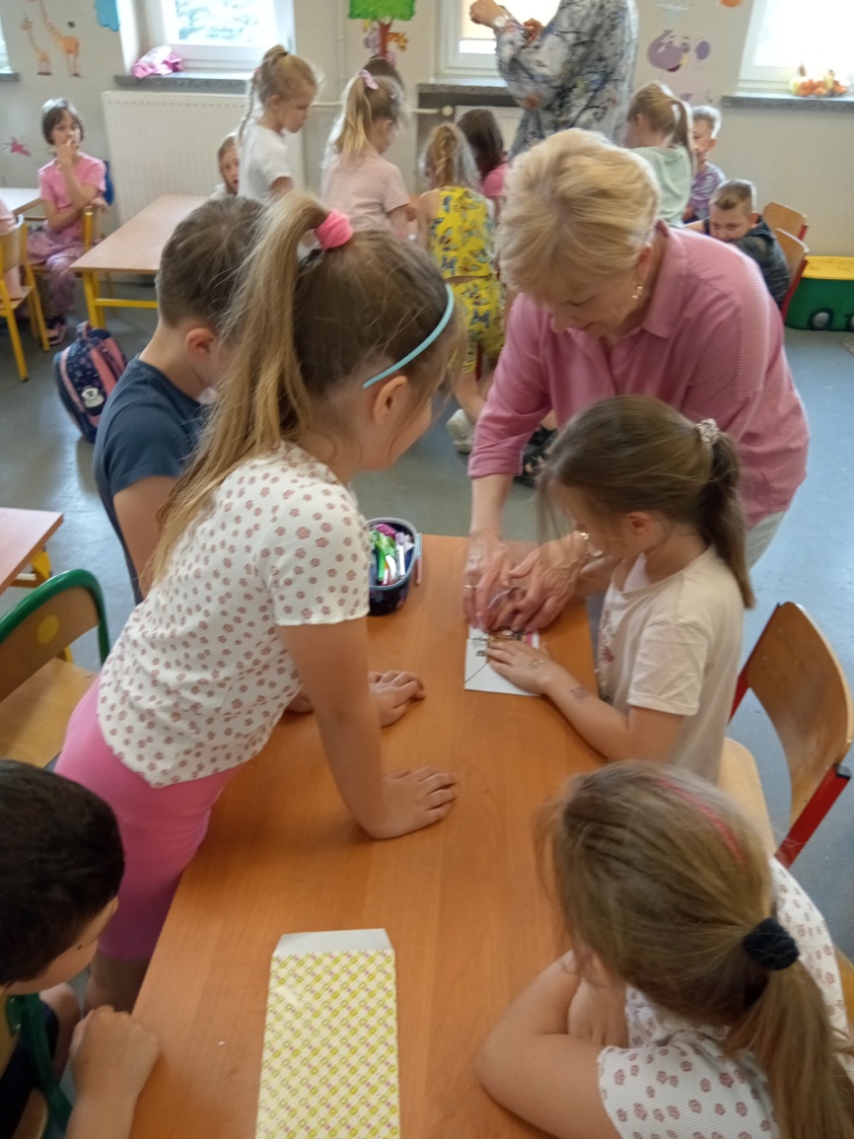 Biblioteka szkolna - Lekturowe Potyczki Pierwszoklasistw