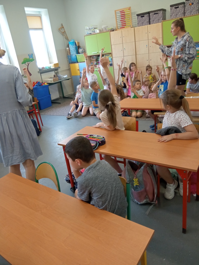 Biblioteka szkolna - Lekturowe Potyczki Pierwszoklasistw