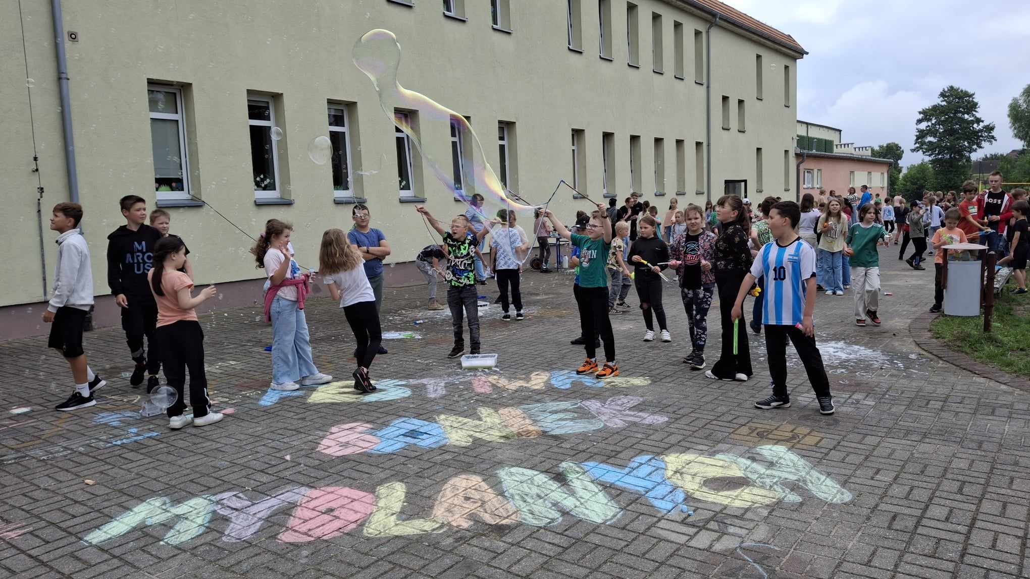 II Szkolny Festiwal Baniek Mydlanych