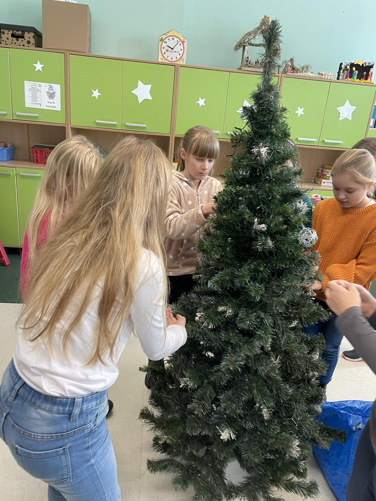 Uczniowie klas I-III w mikoajkowym nastroju