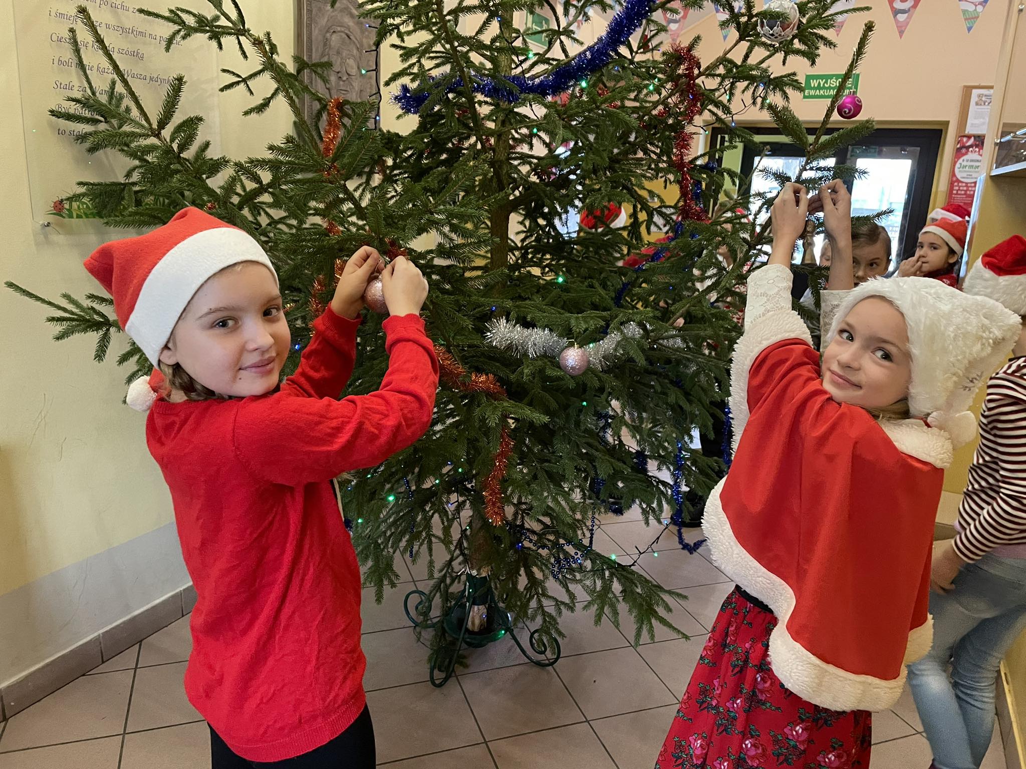 Uczniowie klas I-III w mikoajkowym nastroju