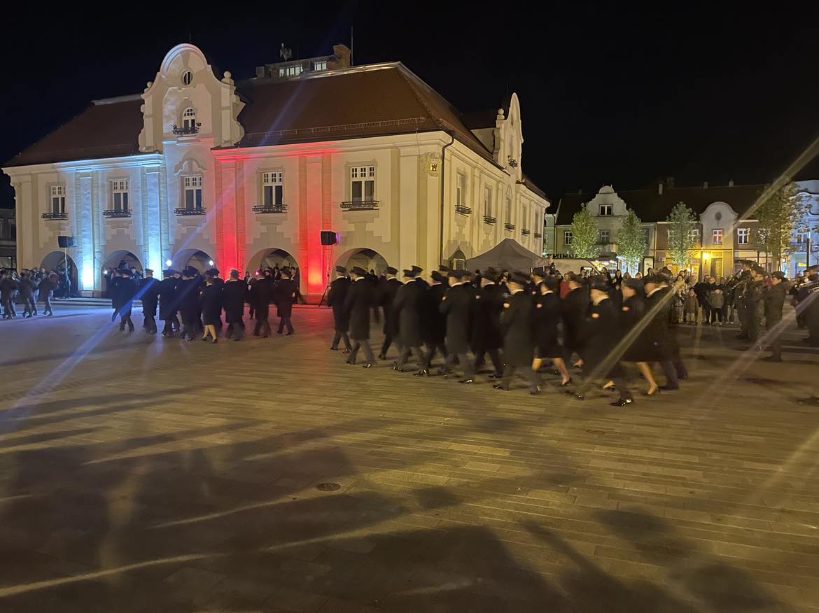 Poczet sztandarowy na gminnych uroczystociach Narodowego wita Niepodlegoci 2023