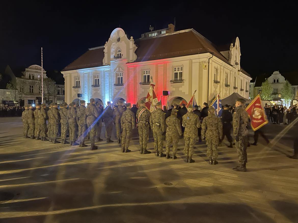 Poczet sztandarowy na gminnych uroczystociach Narodowego wita Niepodlegoci 2023