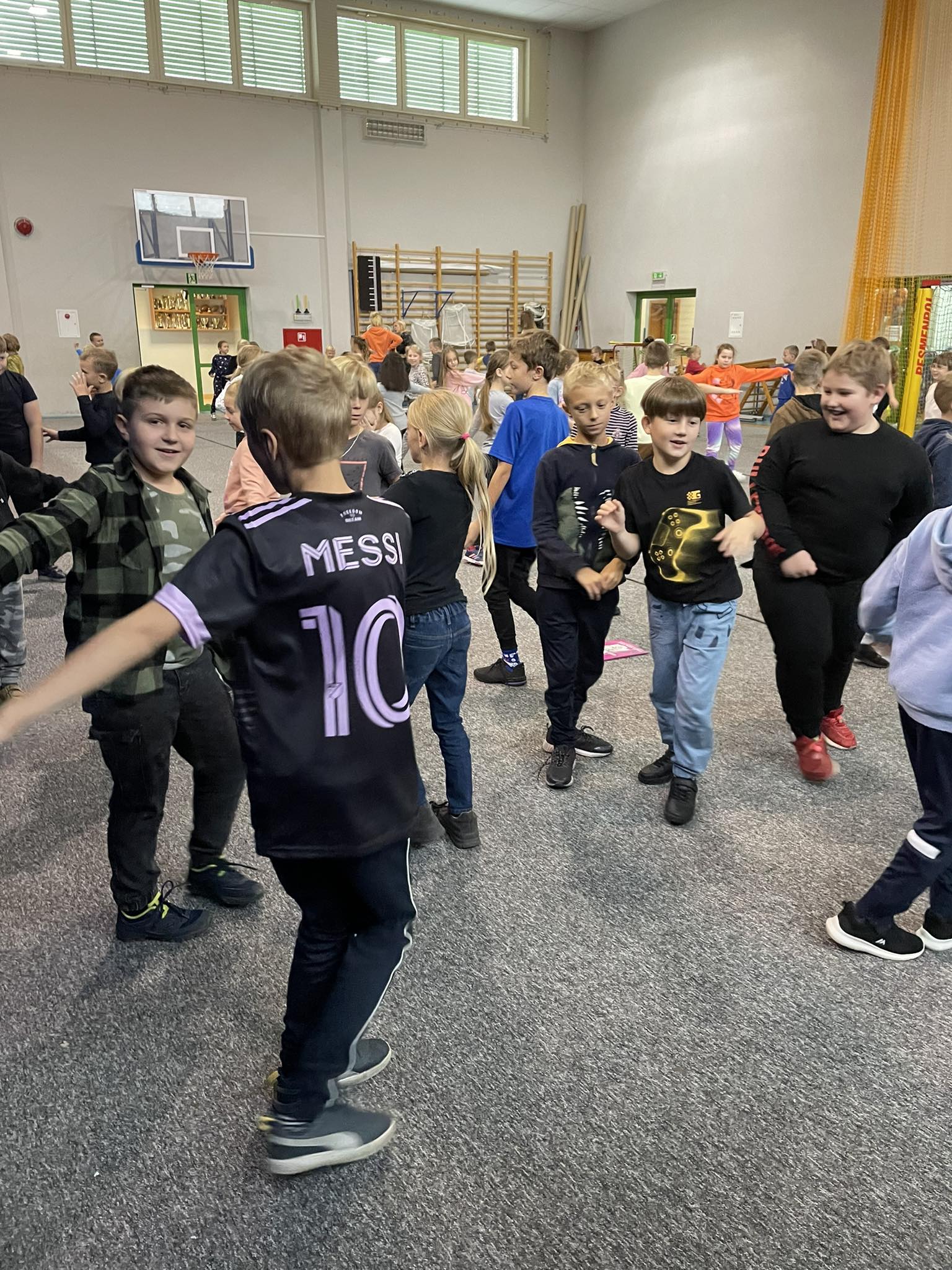 Klasy I-III na pokazie taca z Centrum Rozwoju Modego Czowieka Hajdasz