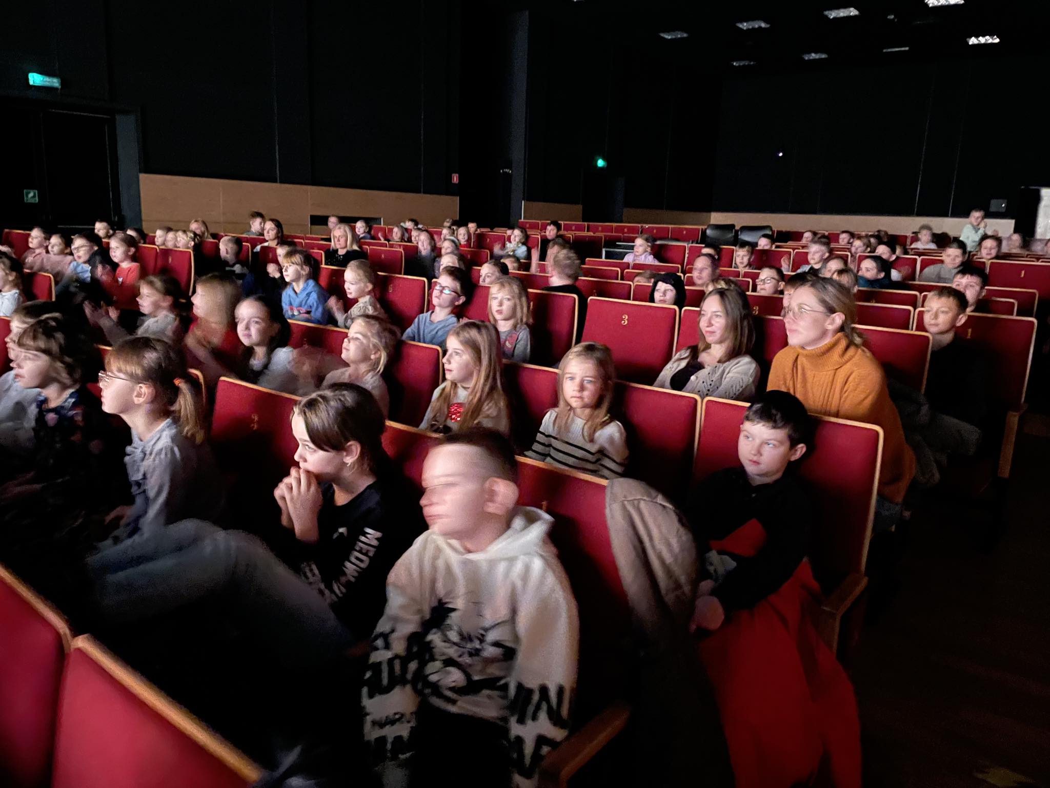 Wyjazd uczniw klas I - III na przedstawienie Kopciuszek