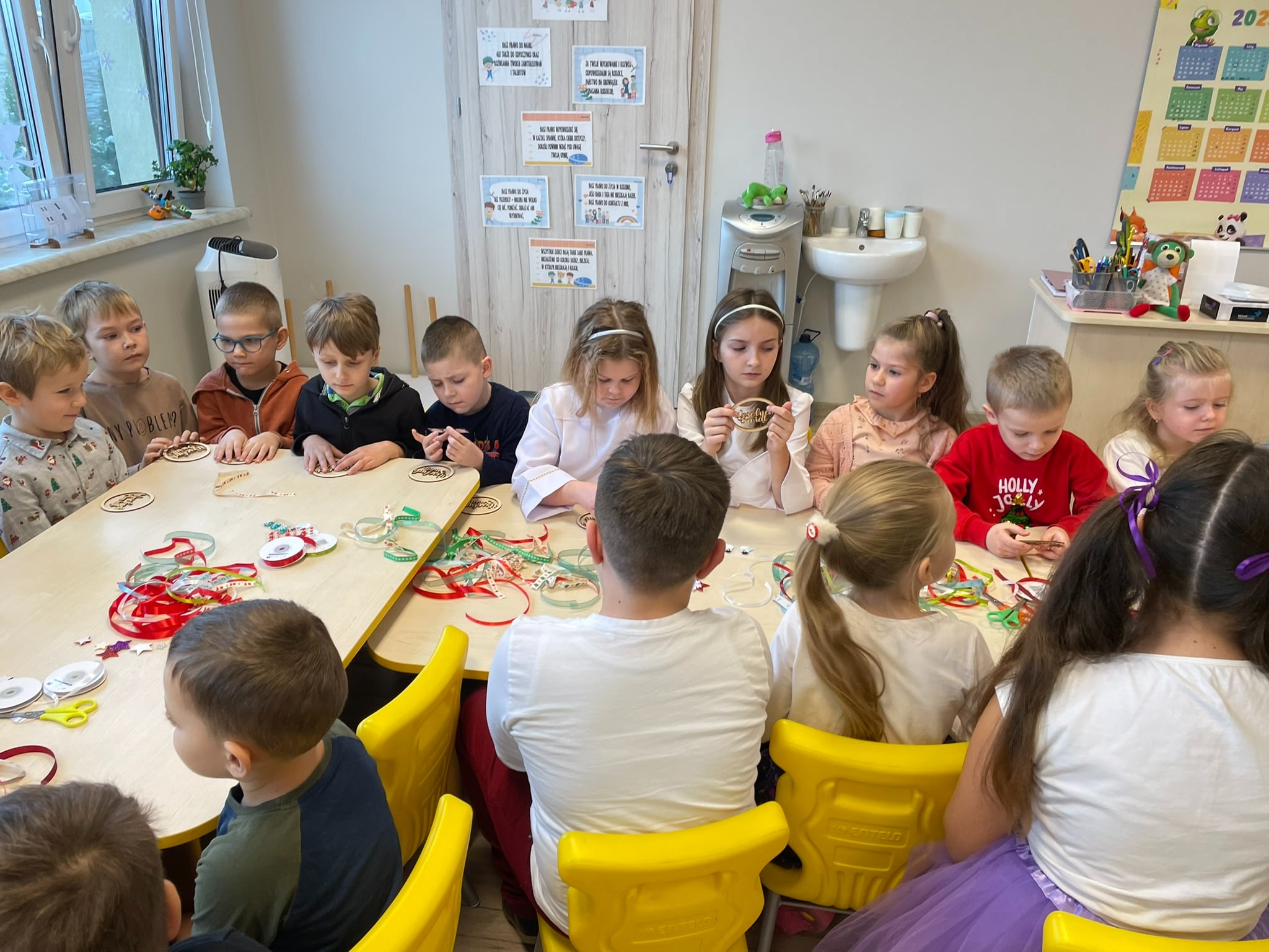 Nasi uczniowie z witecznym programem promujcym szko