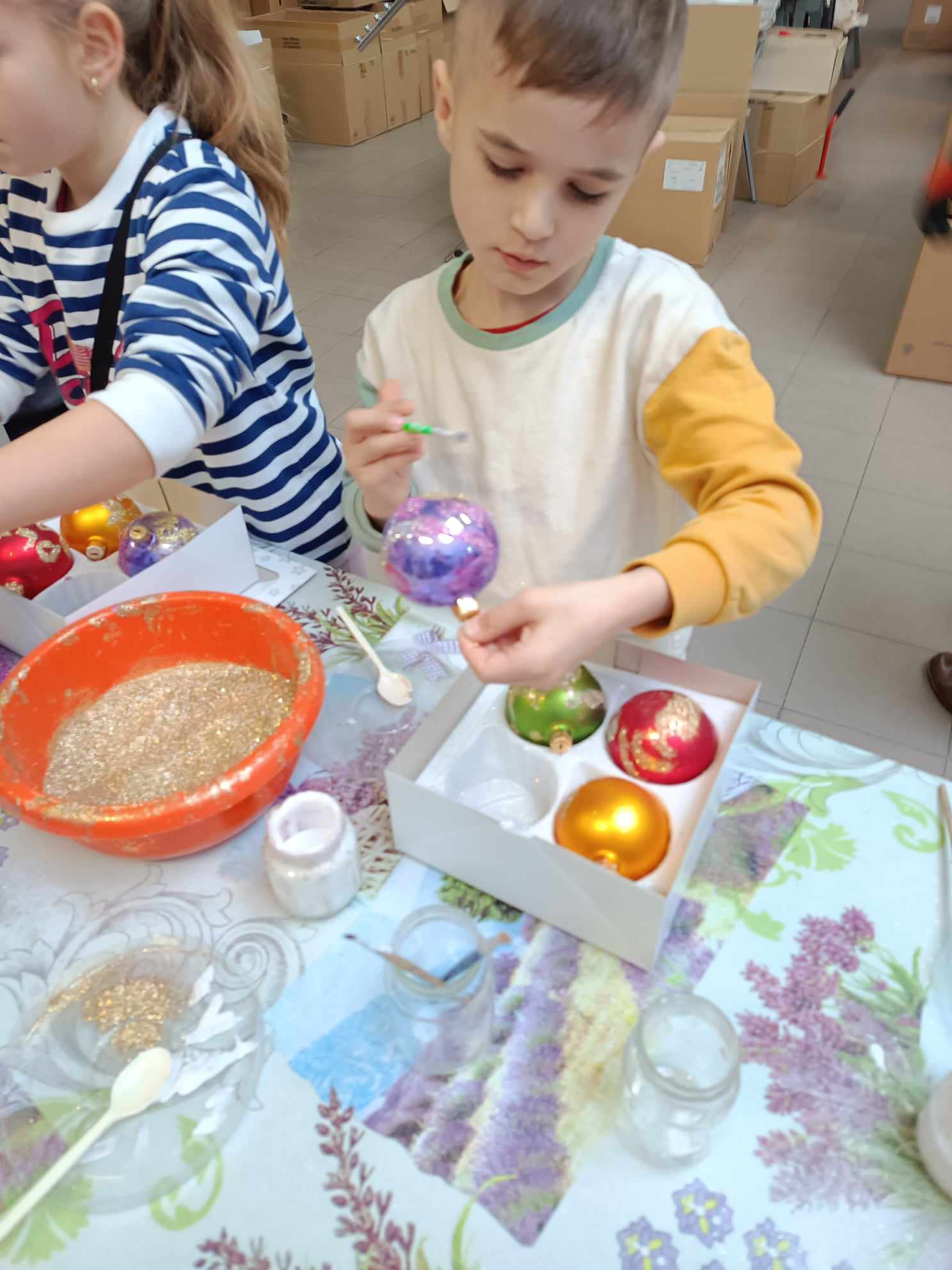 Wycieczka klas II do fabryki bombek LOTOS-duo w Nowej Obrz