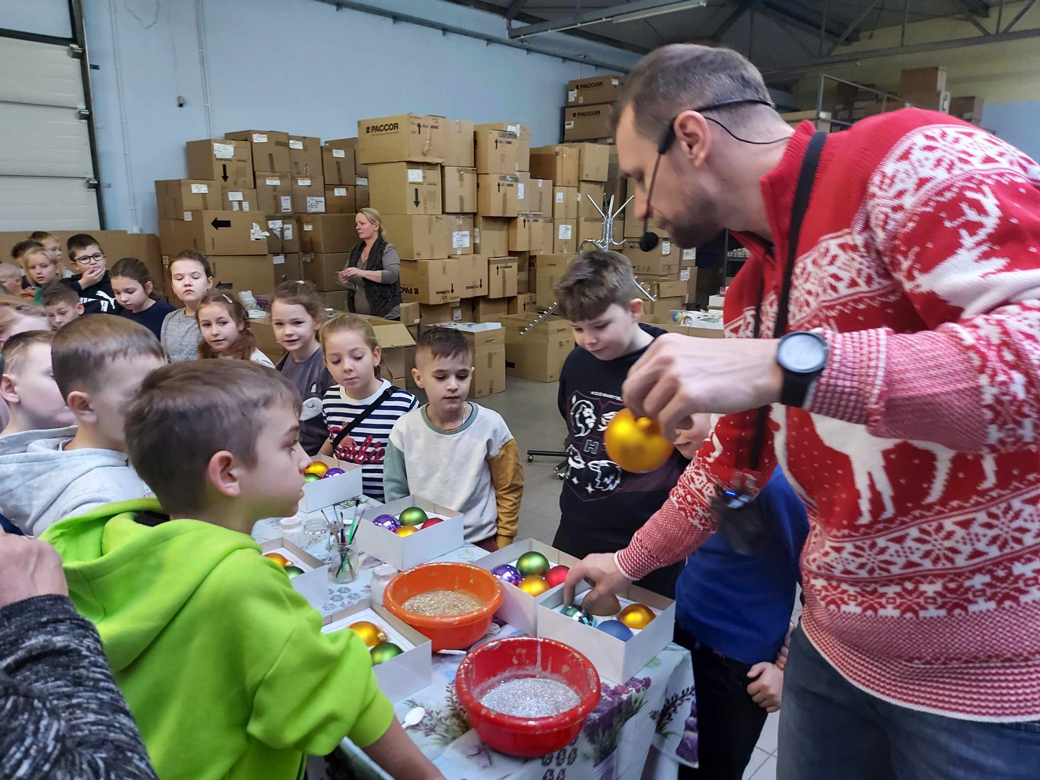 Wycieczka klas II do fabryki bombek LOTOS-duo w Nowej Obrz