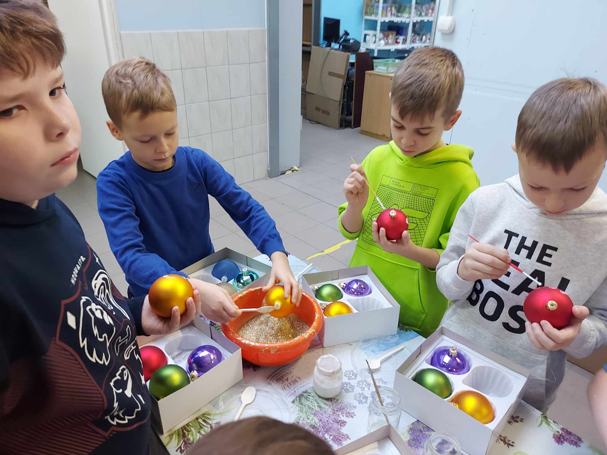 Wycieczka klas II do fabryki bombek LOTOS-duo w Nowej Obrz