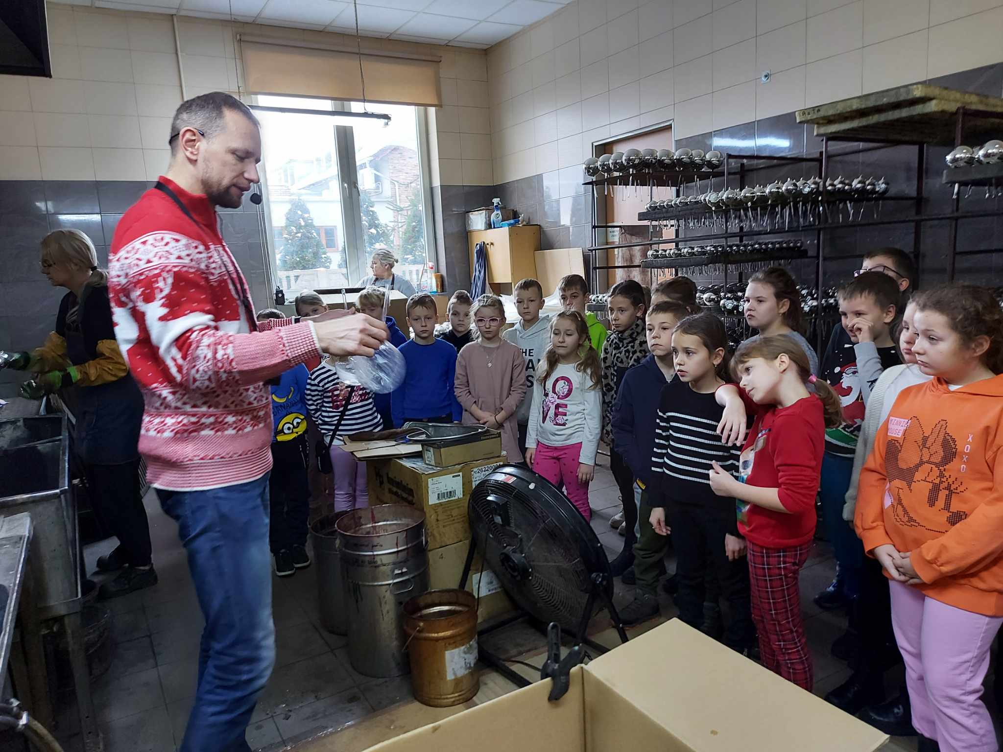 Wycieczka klas II do fabryki bombek LOTOS-duo w Nowej Obrz