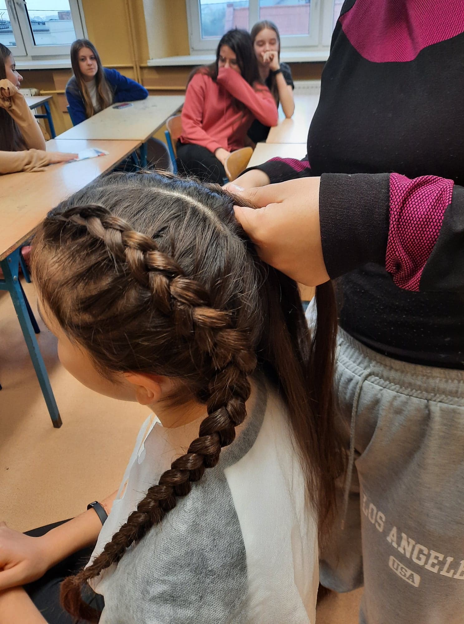 Zajcia warsztatowe z fryzjerstwa w klasie 8a