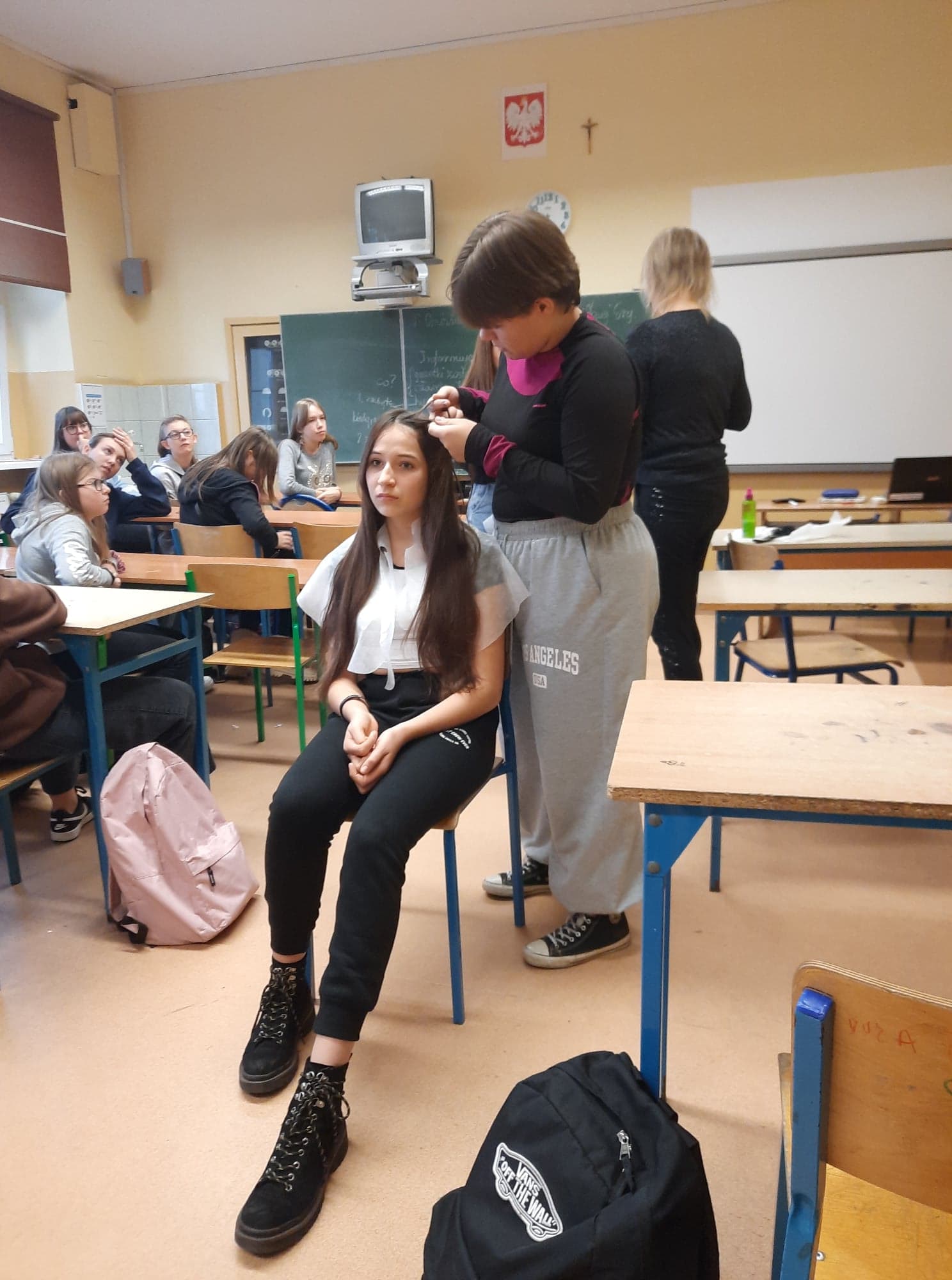 Zajcia warsztatowe z fryzjerstwa w klasie 8a