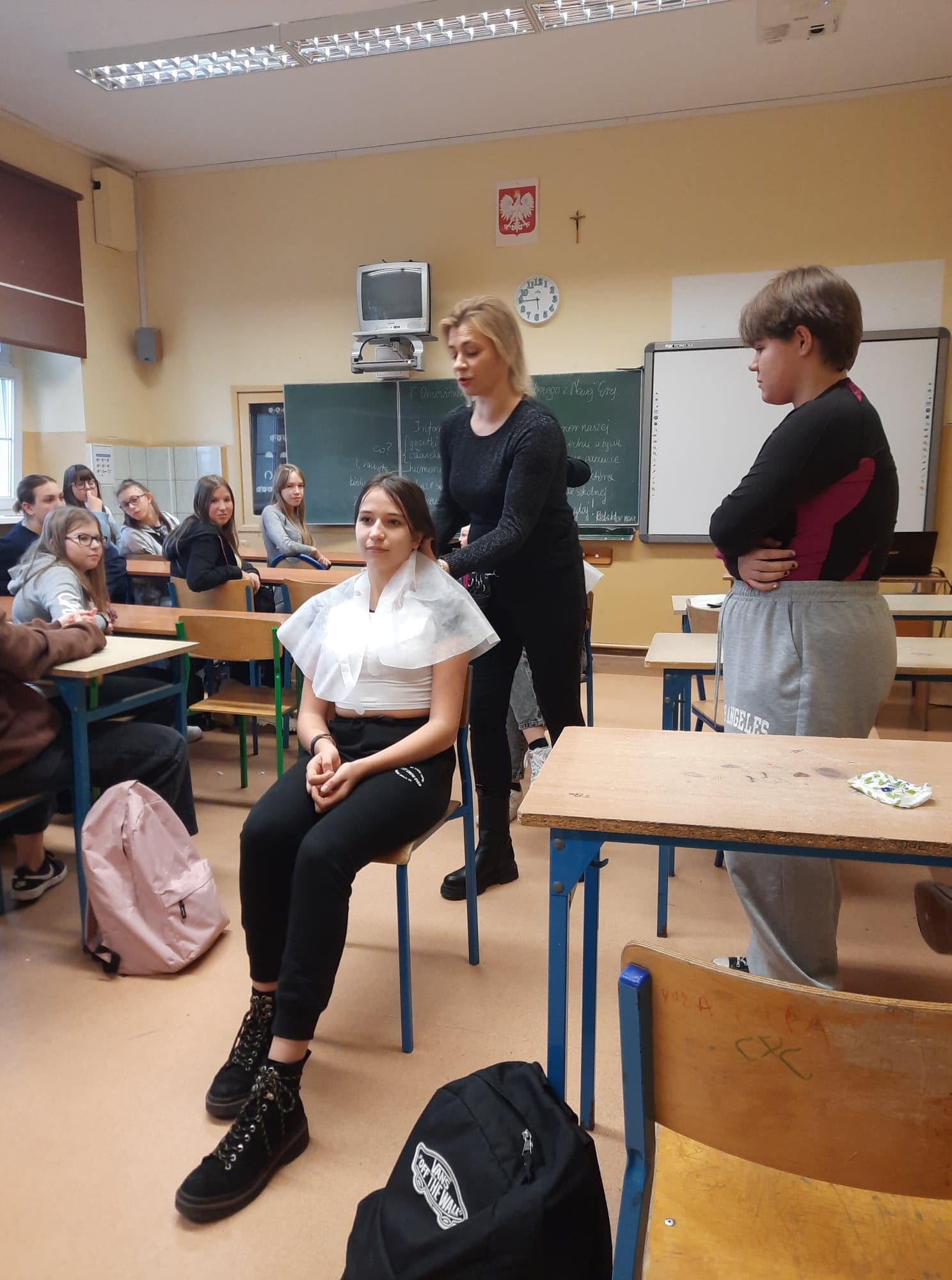 Zajcia warsztatowe z fryzjerstwa w klasie 8a